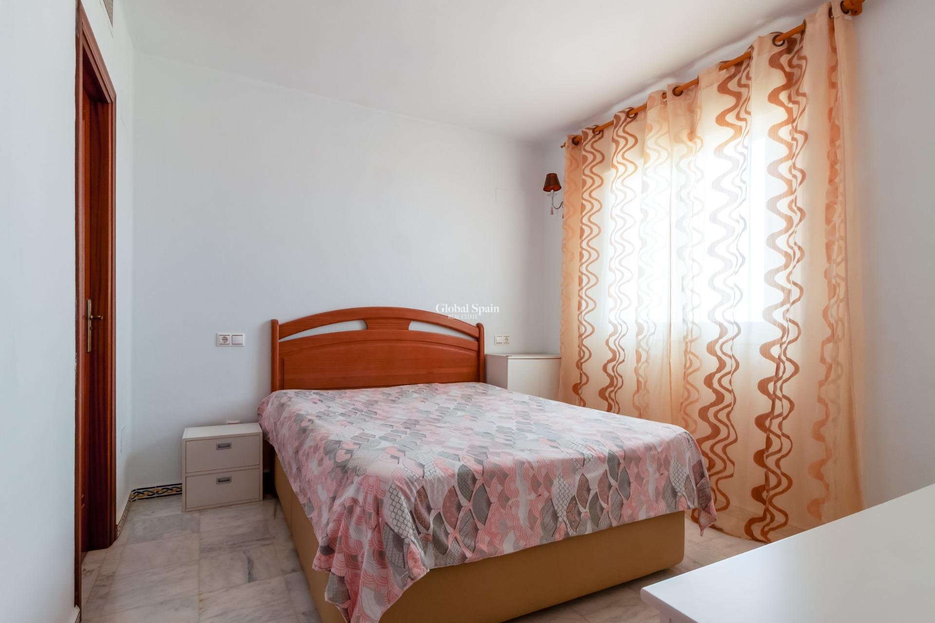 Revente - APPARTEMENT -
TORREVIEJA - Playa de los Locos