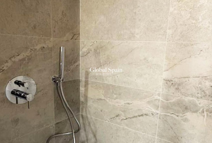 Revente - APPARTEMENT -
TORREVIEJA - Playa de los Locos