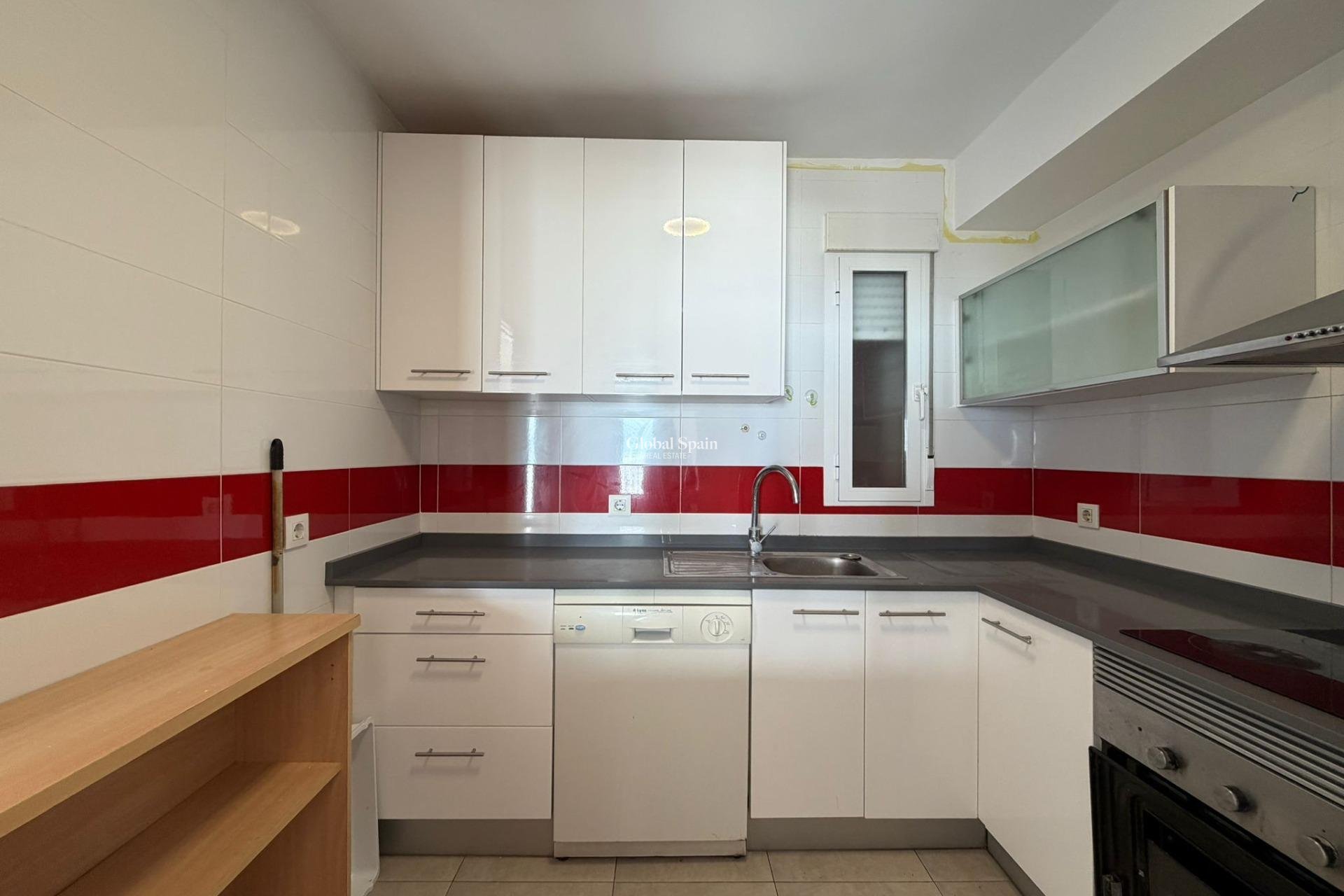Revente - APPARTEMENT -
TORREVIEJA - Playa de los Locos