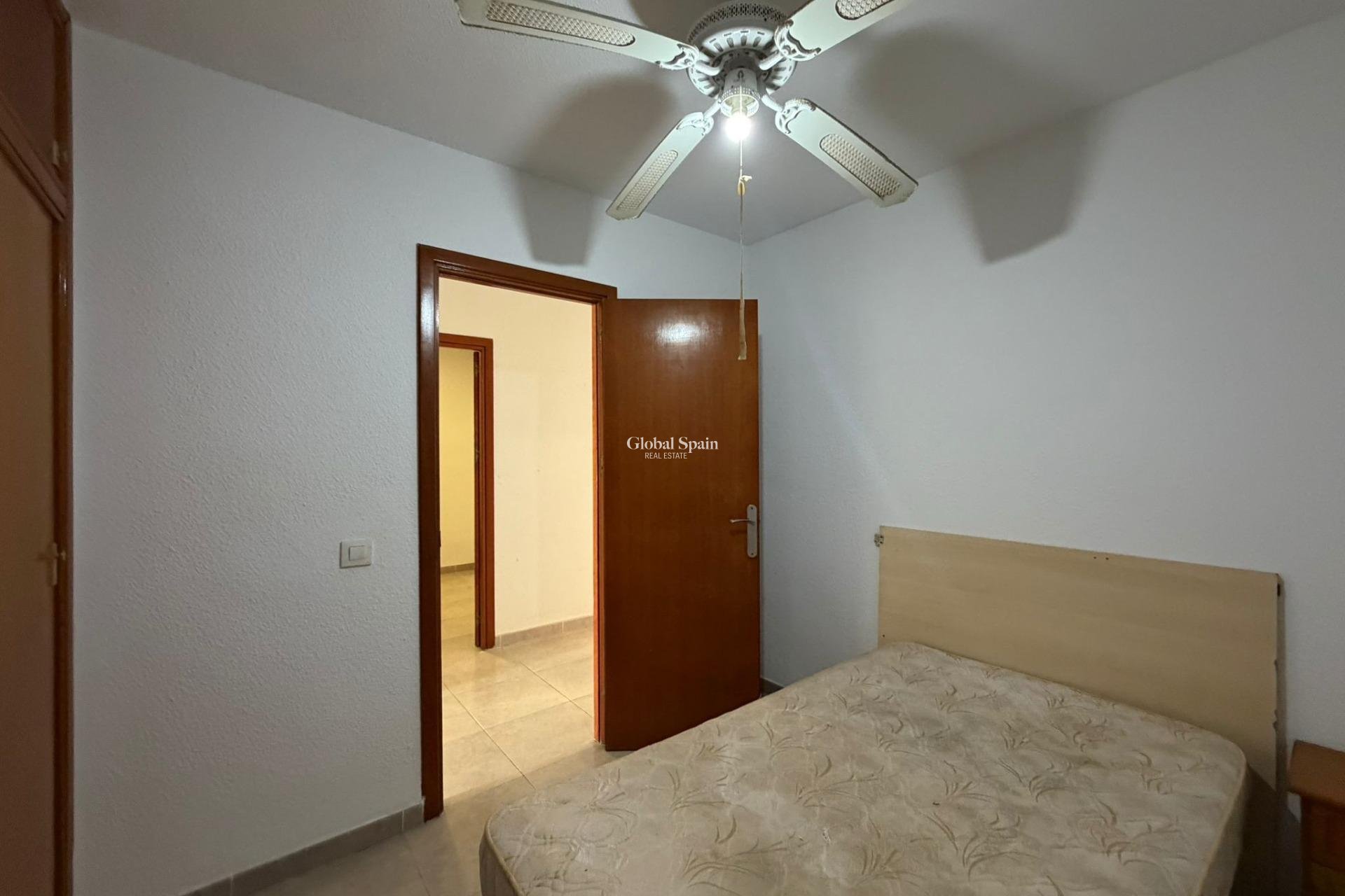 Revente - APPARTEMENT -
TORREVIEJA - Playa de los Locos