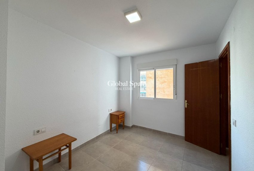 Revente - APPARTEMENT -
TORREVIEJA - Playa de los Locos