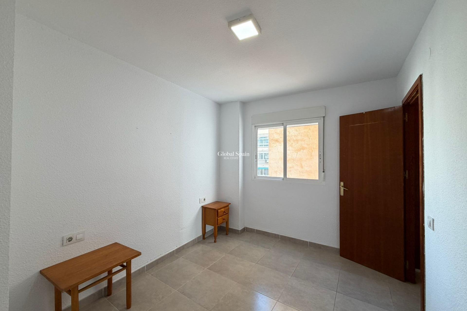 Revente - APPARTEMENT -
TORREVIEJA - Playa de los Locos