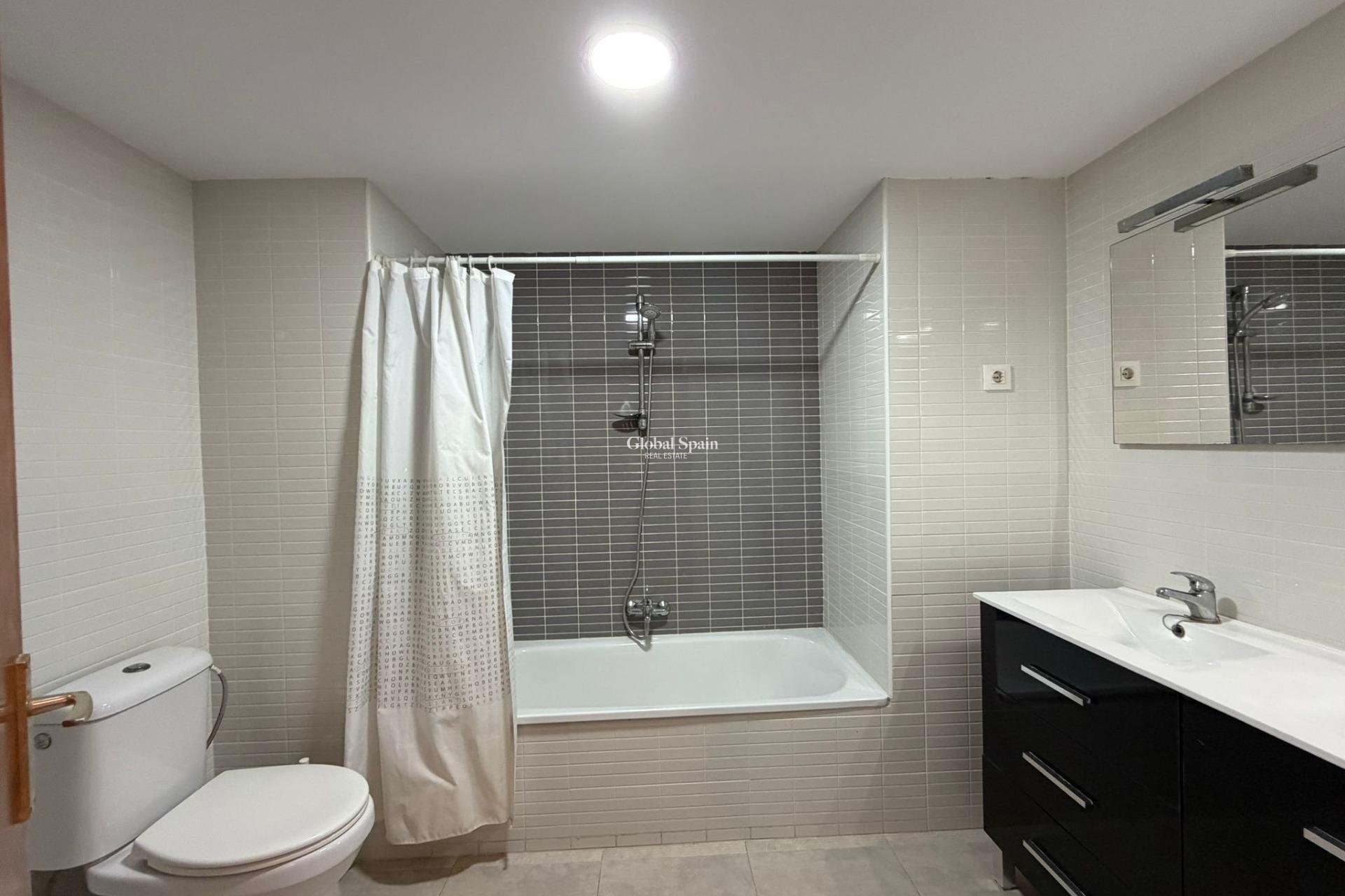 Revente - APPARTEMENT -
TORREVIEJA - Playa de los Locos