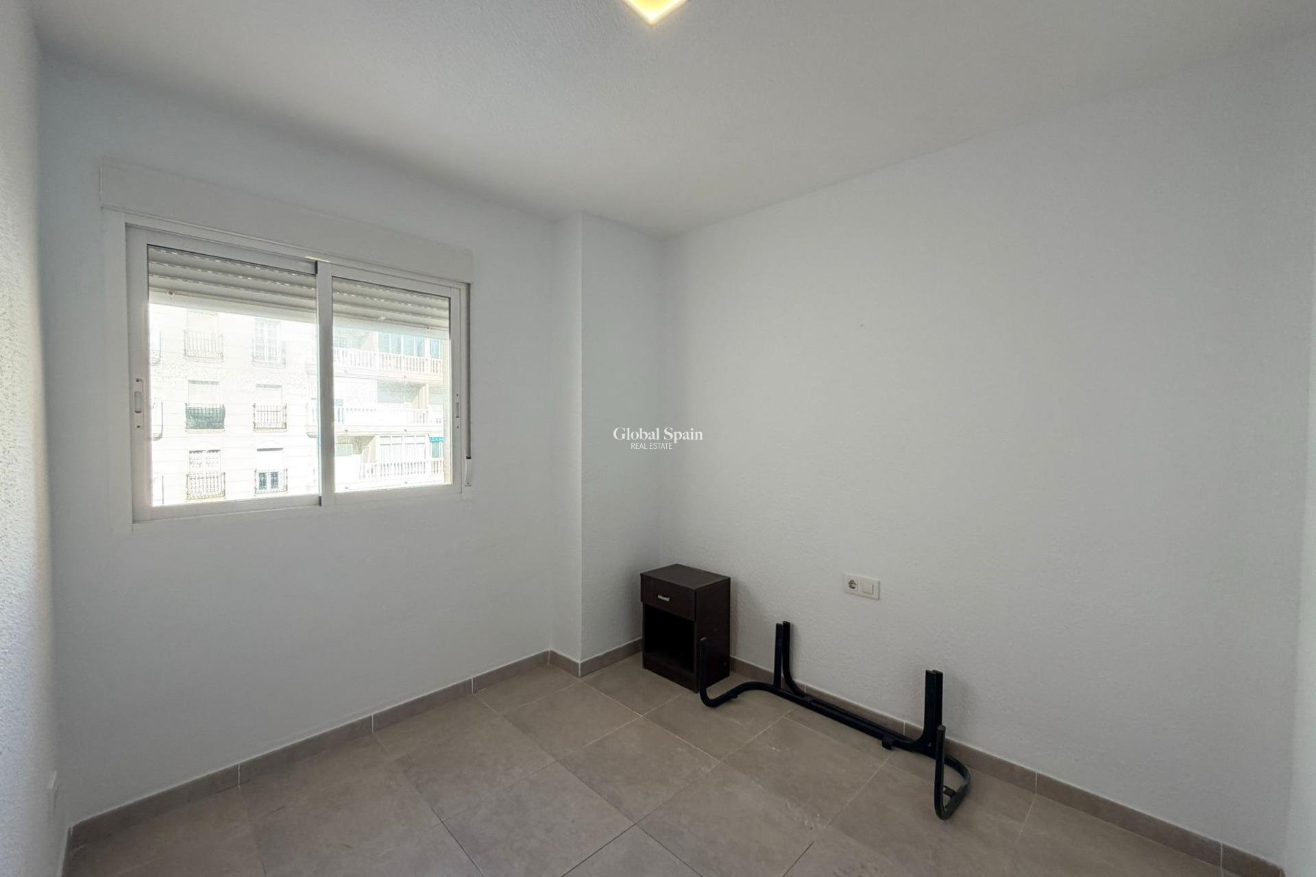 Revente - APPARTEMENT -
TORREVIEJA - Playa de los Locos