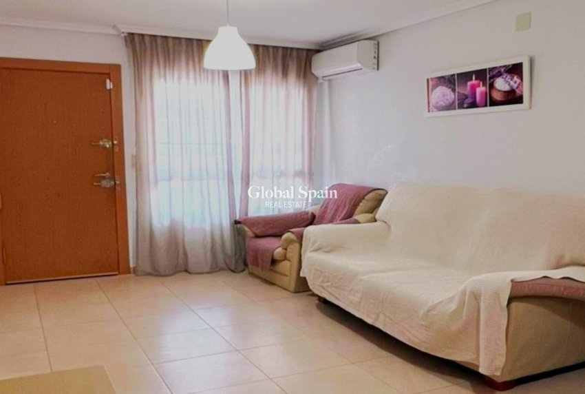 Revente - APPARTEMENT -
TORREVIEJA - Playa de los Locos