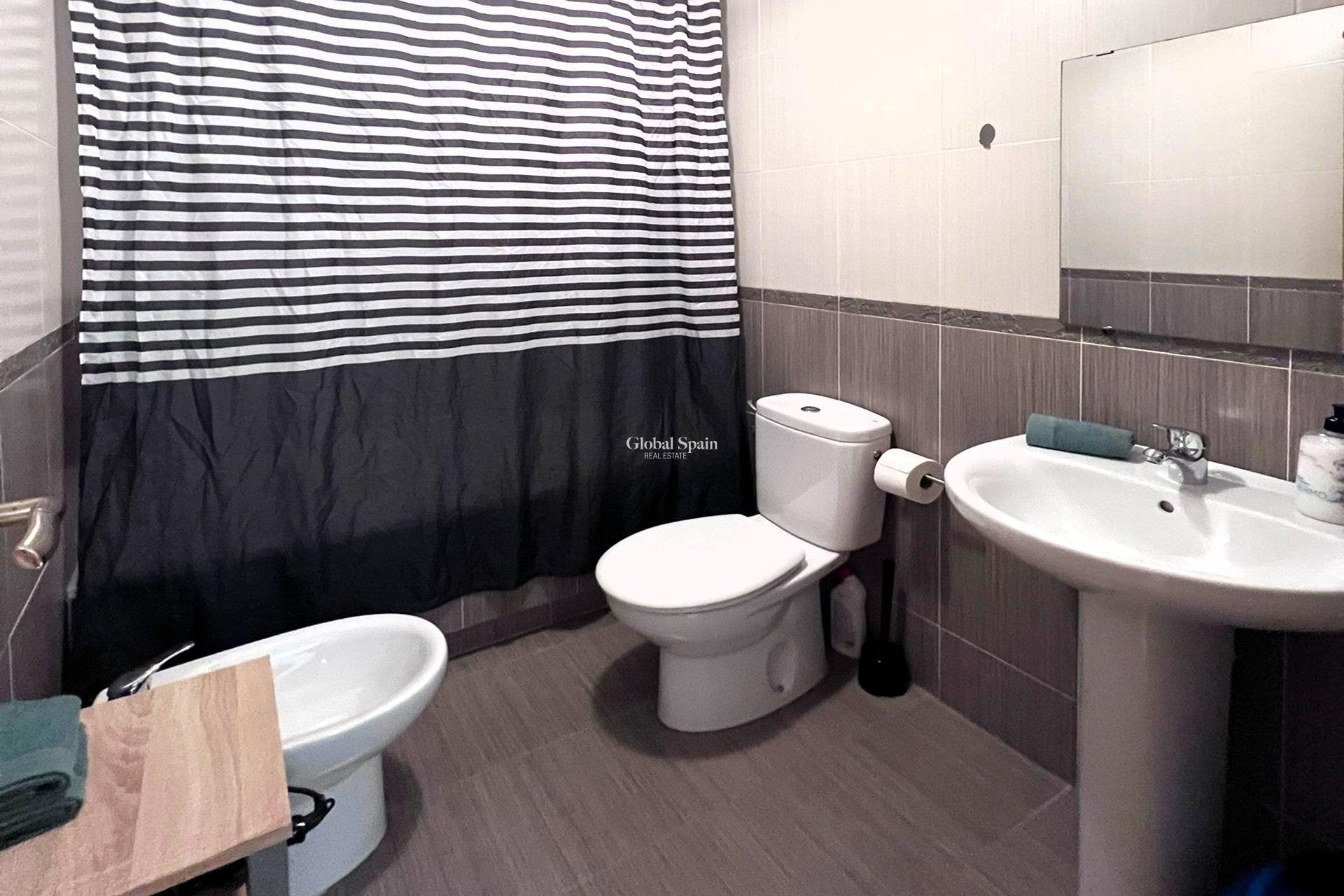 Revente - APPARTEMENT -
TORREVIEJA - Playa de los Locos