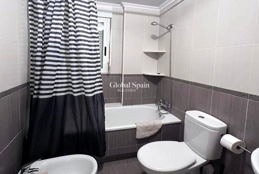 Revente - APPARTEMENT -
TORREVIEJA - Playa de los Locos