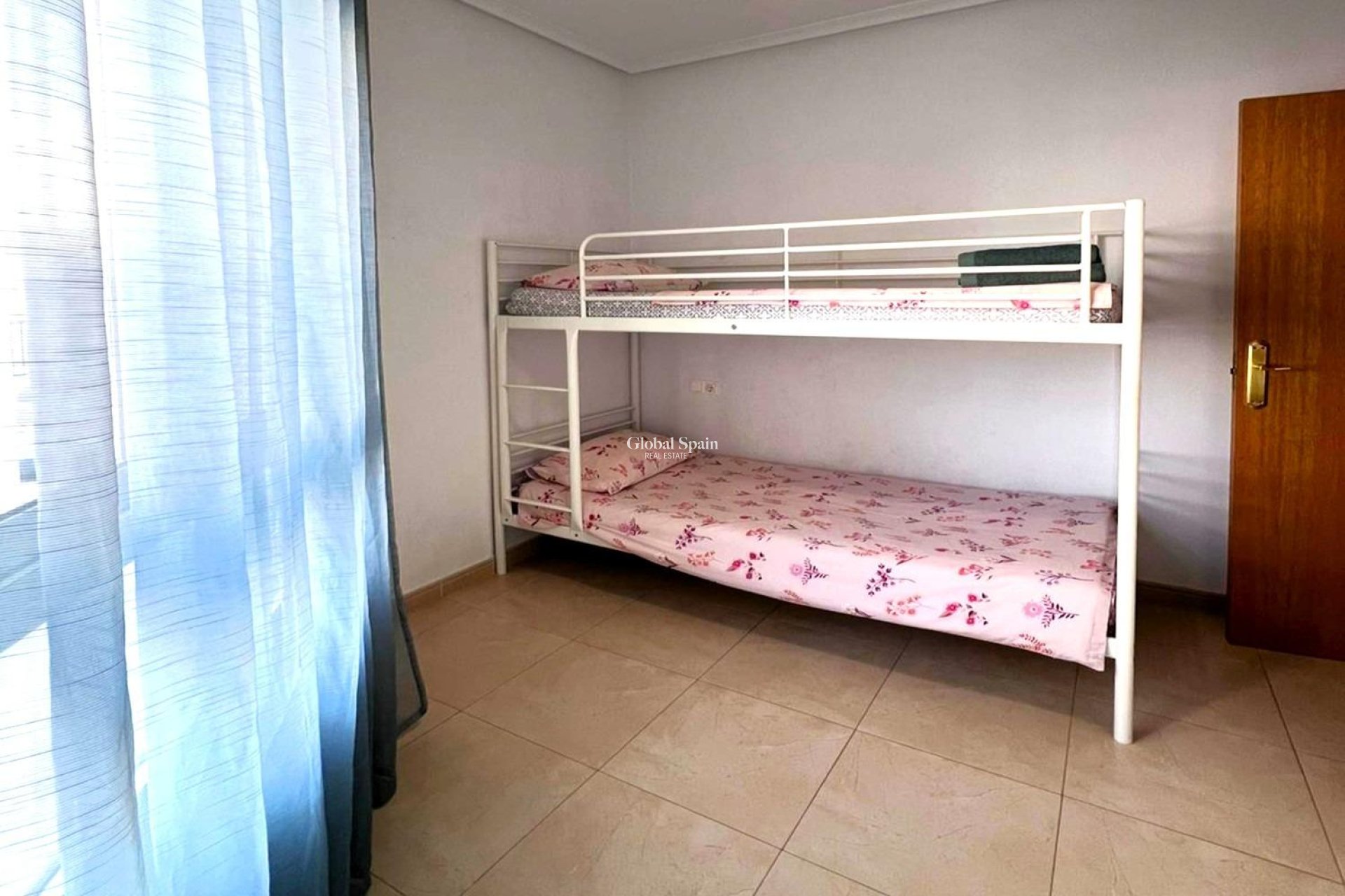 Revente - APPARTEMENT -
TORREVIEJA - Playa de los Locos