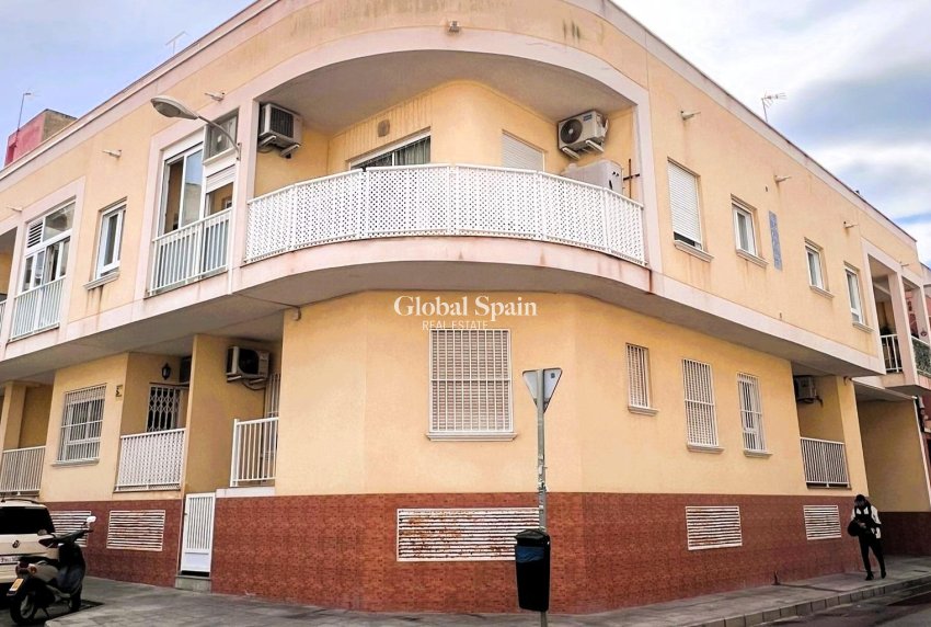 Revente - APPARTEMENT -
TORREVIEJA - Playa de los Locos