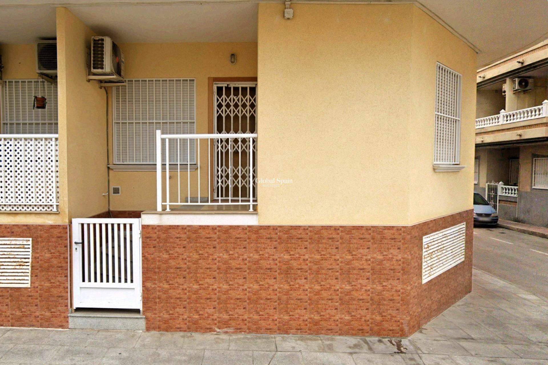 Revente - APPARTEMENT -
TORREVIEJA - Playa de los Locos