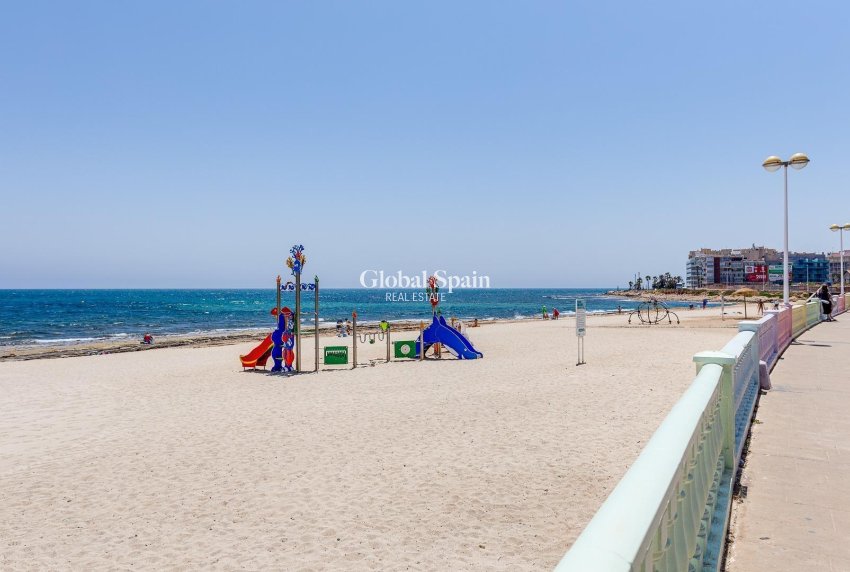 Revente - APPARTEMENT -
TORREVIEJA - Playa de los Locos