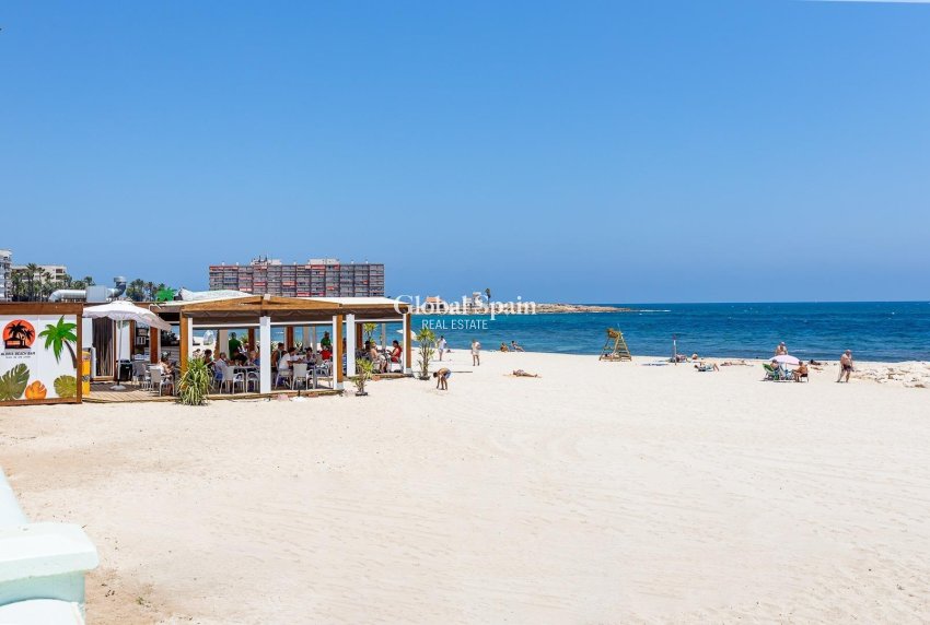 Revente - APPARTEMENT -
TORREVIEJA - Playa de los Locos