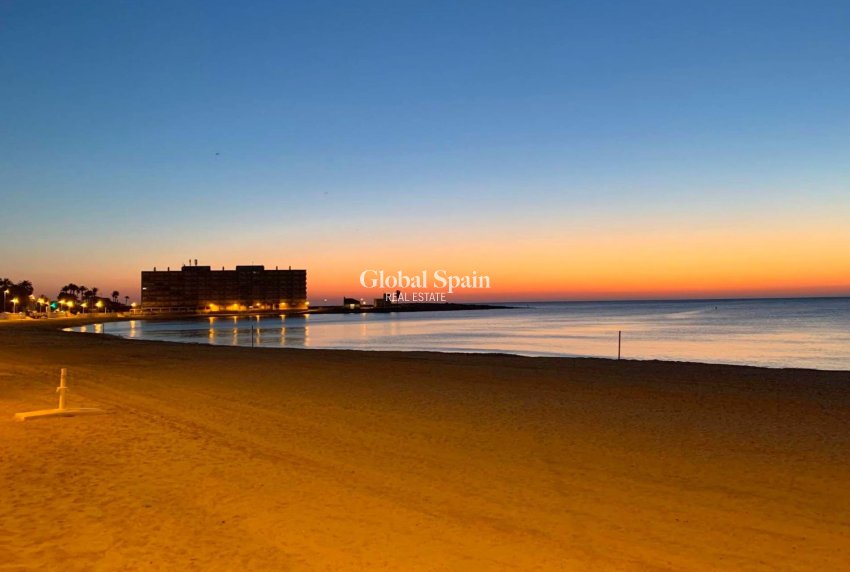 Revente - APPARTEMENT -
TORREVIEJA - Playa de los Locos