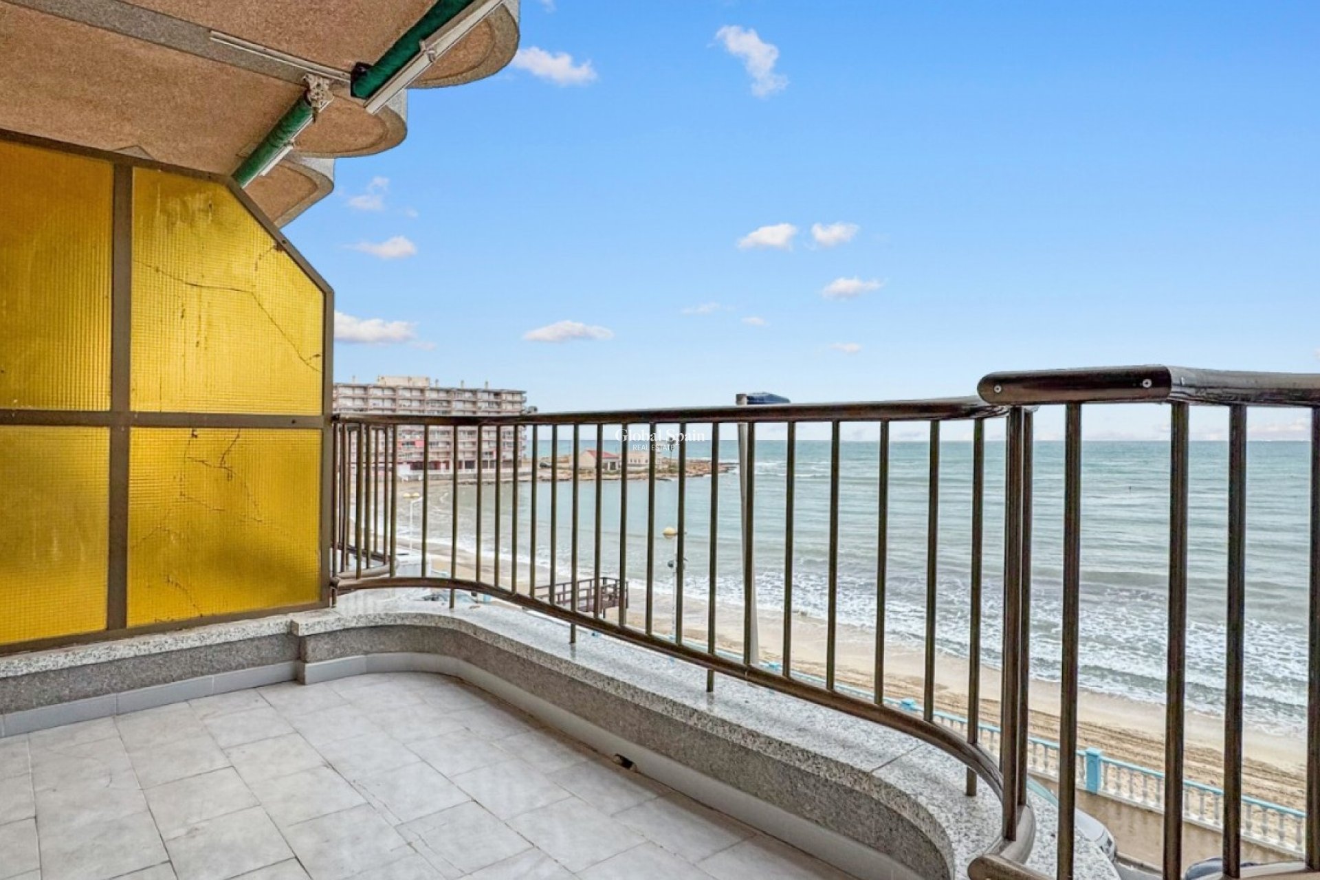 Revente - APPARTEMENT -
TORREVIEJA - Playa de los Locos