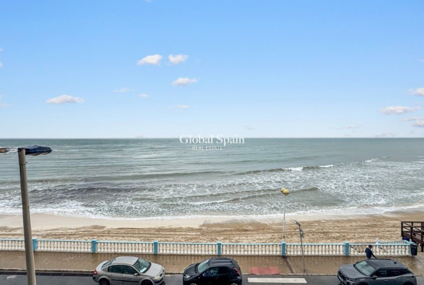 Revente - APPARTEMENT -
TORREVIEJA - Playa de los Locos