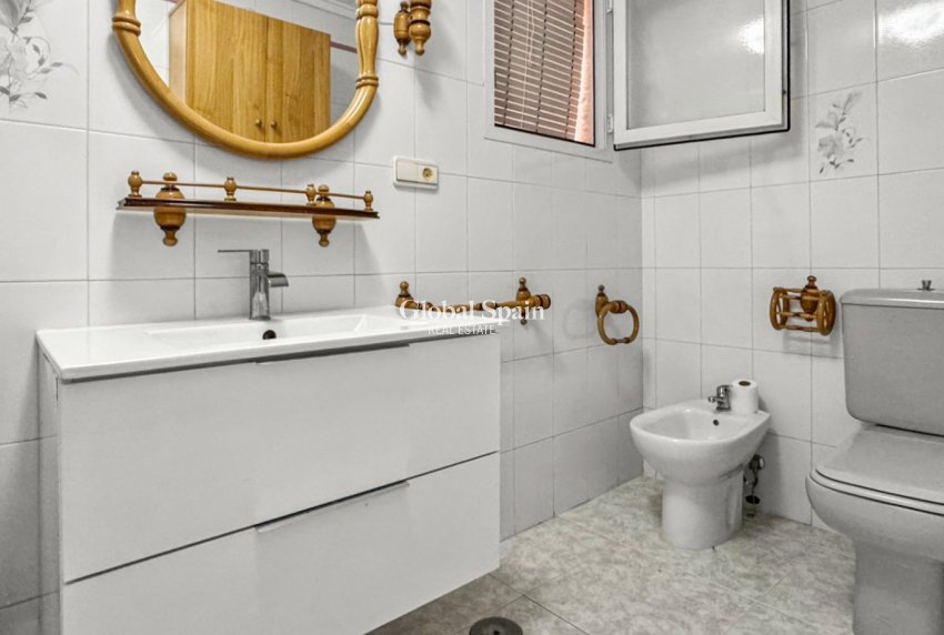 Revente - APPARTEMENT -
TORREVIEJA - Playa de los Locos