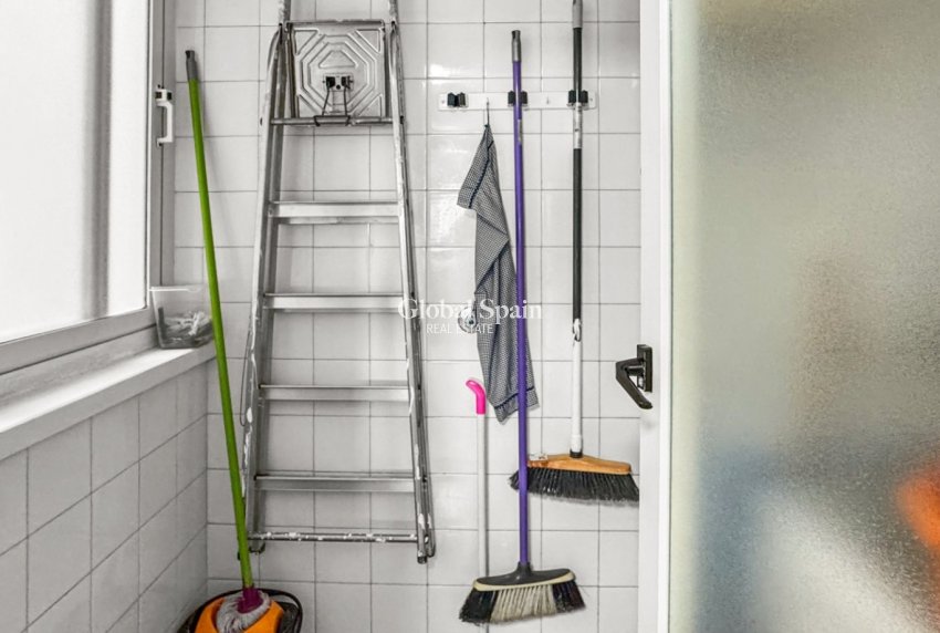 Revente - APPARTEMENT -
TORREVIEJA - Playa de los Locos