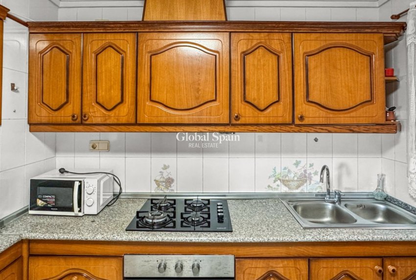 Revente - APPARTEMENT -
TORREVIEJA - Playa de los Locos