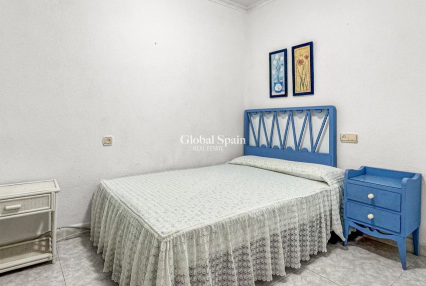 Revente - APPARTEMENT -
TORREVIEJA - Playa de los Locos