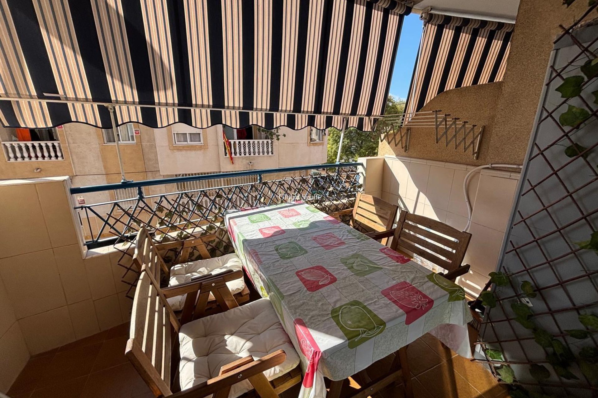 Revente - APPARTEMENT -
TORREVIEJA - Playa de los Locos