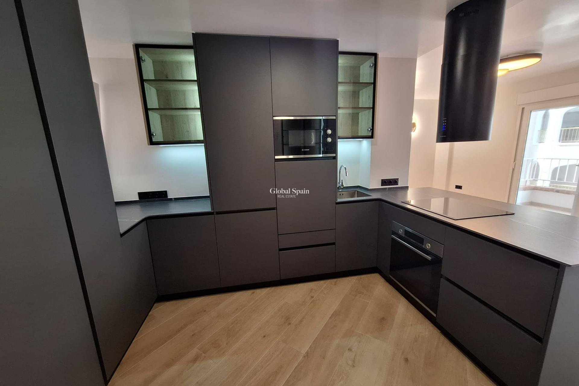 Revente - APPARTEMENT -
TORREVIEJA - Playa de los Locos
