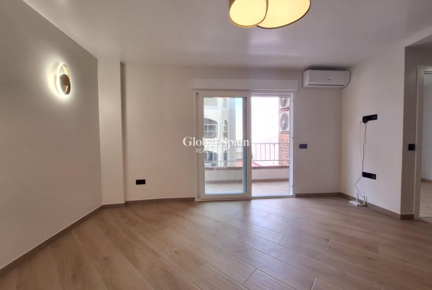 Revente - APPARTEMENT -
TORREVIEJA - Playa de los Locos