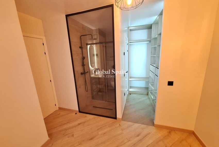 Revente - APPARTEMENT -
TORREVIEJA - Playa de los Locos