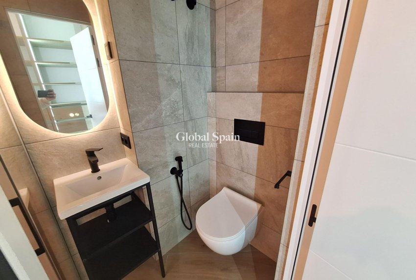 Revente - APPARTEMENT -
TORREVIEJA - Playa de los Locos