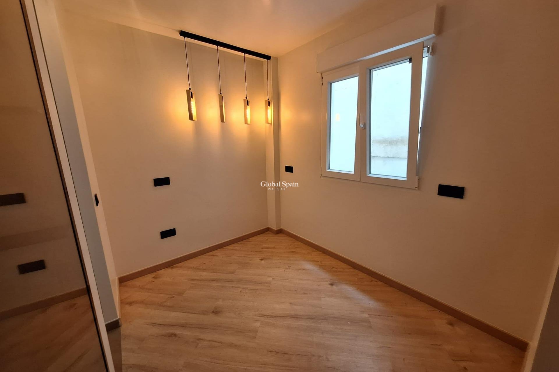 Revente - APPARTEMENT -
TORREVIEJA - Playa de los Locos