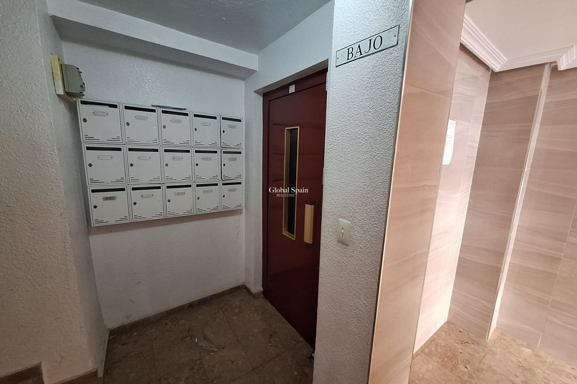 Revente - APPARTEMENT -
TORREVIEJA - Playa de los Locos