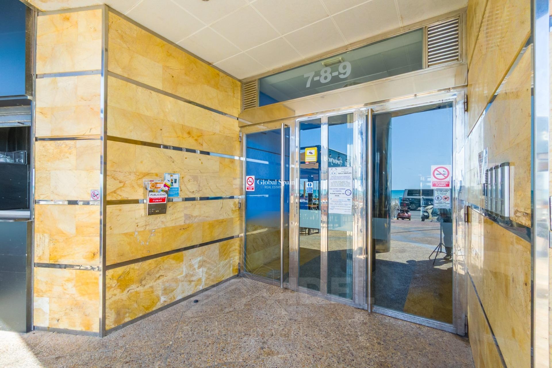 Revente - APPARTEMENT -
TORREVIEJA - Playa de los Locos
