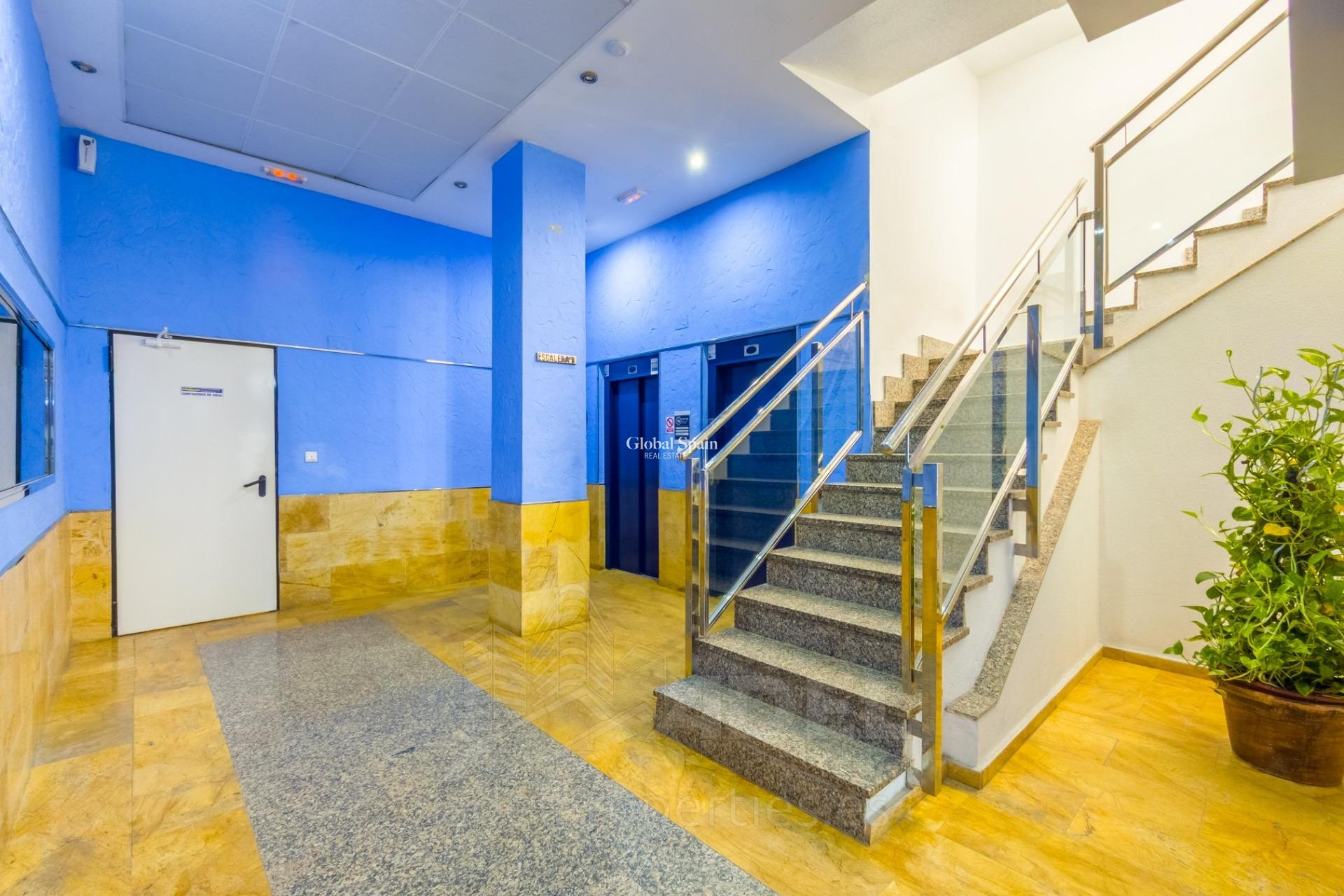 Revente - APPARTEMENT -
TORREVIEJA - Playa de los Locos