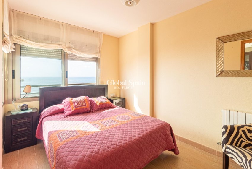 Revente - APPARTEMENT -
TORREVIEJA - Playa de los locos
