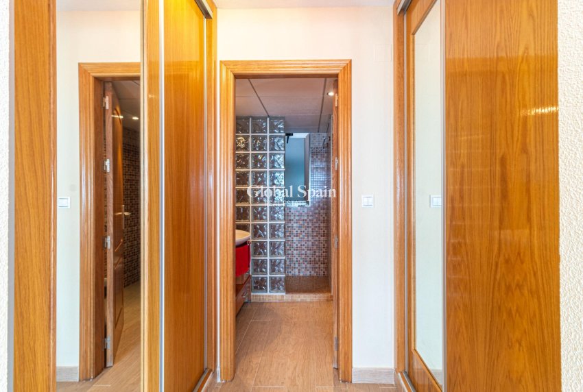 Revente - APPARTEMENT -
TORREVIEJA - Playa de los locos