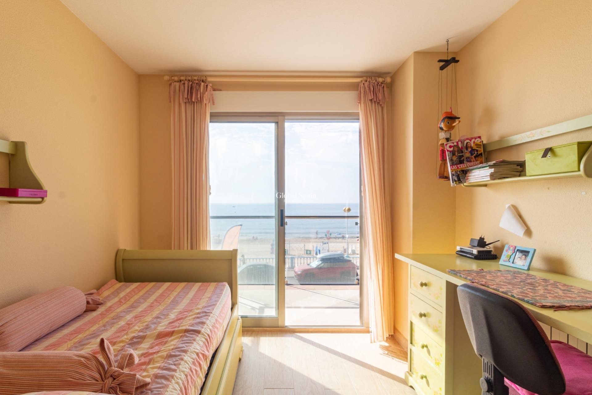 Revente - APPARTEMENT -
TORREVIEJA - Playa de los locos