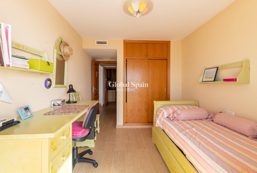 Revente - APPARTEMENT -
TORREVIEJA - Playa de los locos
