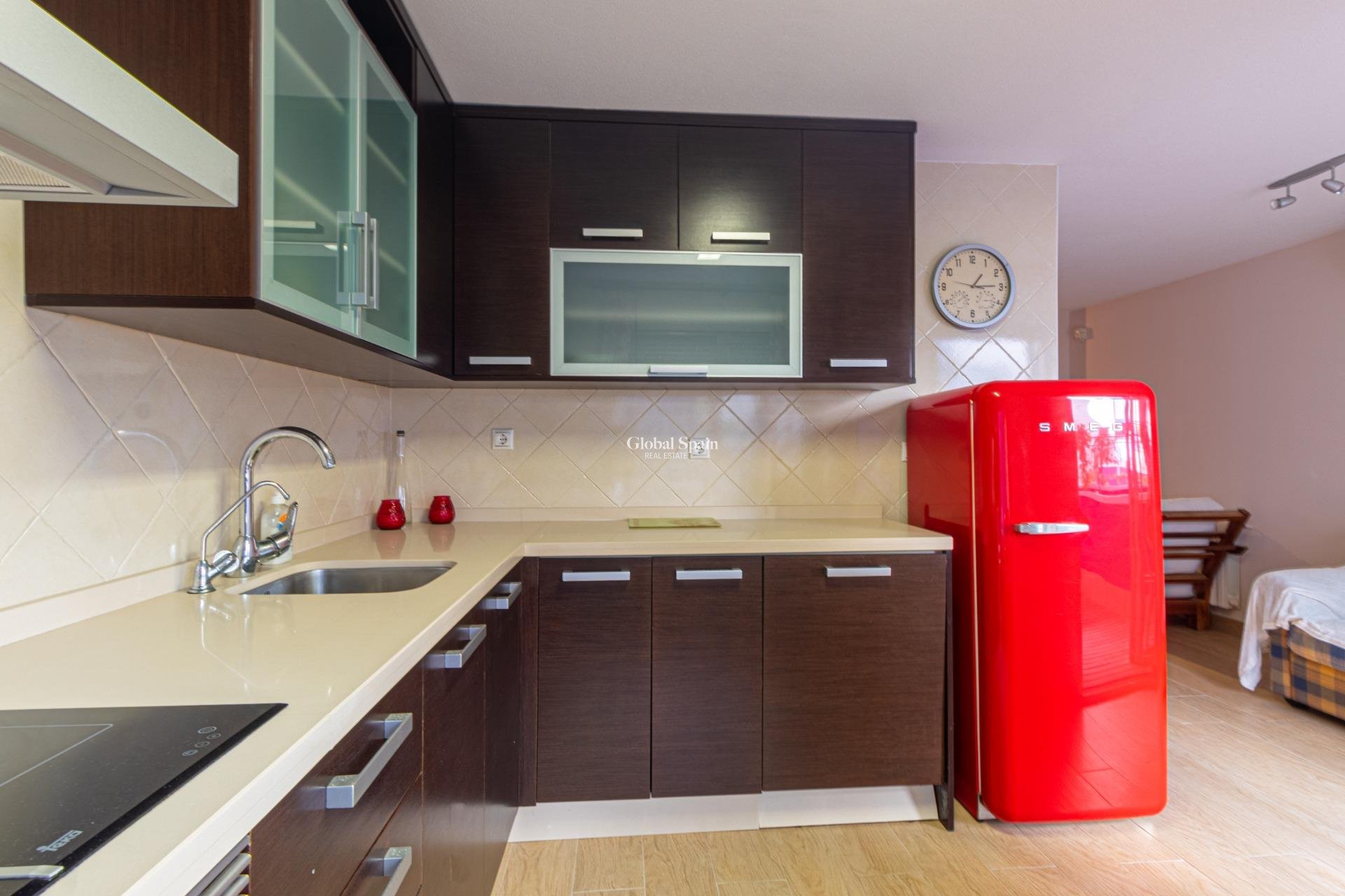Revente - APPARTEMENT -
TORREVIEJA - Playa de los locos