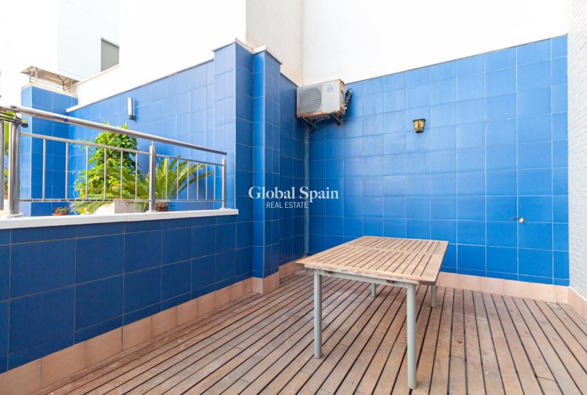 Revente - APPARTEMENT -
TORREVIEJA - Playa de los locos