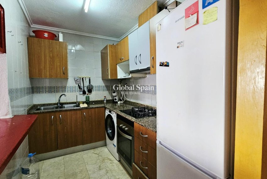 Revente - APPARTEMENT -
TORREVIEJA - Playa de los Locos