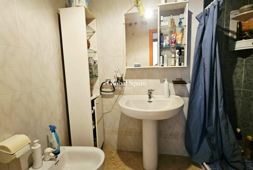 Revente - APPARTEMENT -
TORREVIEJA - Playa de los Locos