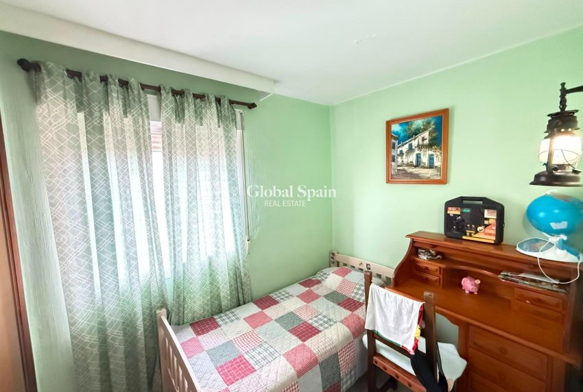 Revente - APPARTEMENT -
TORREVIEJA - Playa de los Locos