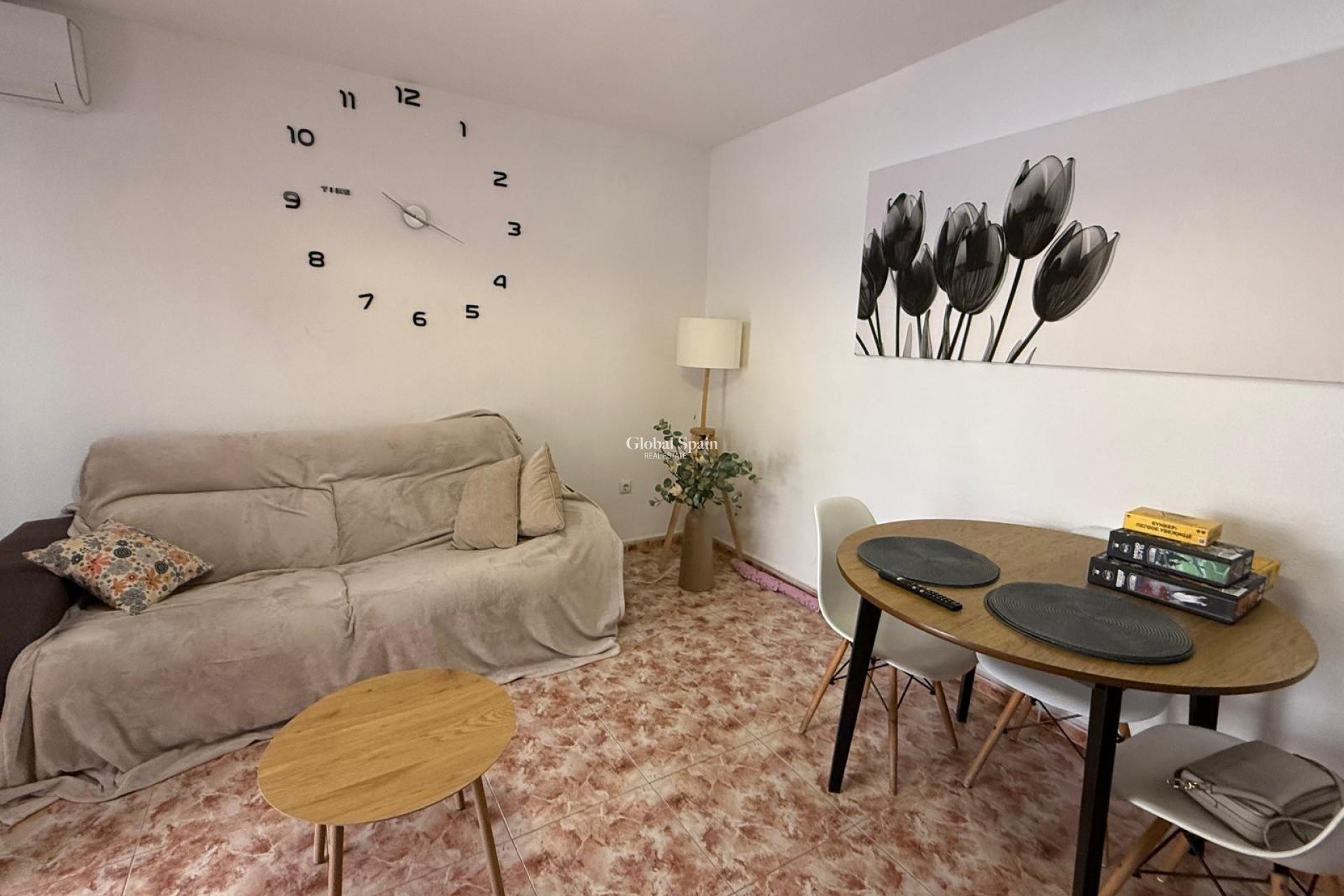 Revente - APPARTEMENT -
TORREVIEJA - Playa de los Locos