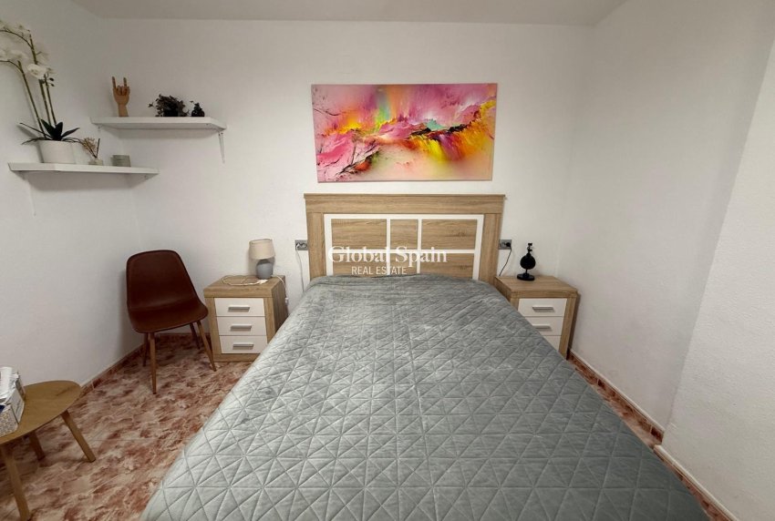 Revente - APPARTEMENT -
TORREVIEJA - Playa de los Locos