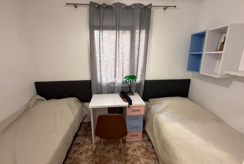 Revente - APPARTEMENT -
TORREVIEJA - Playa de los Locos