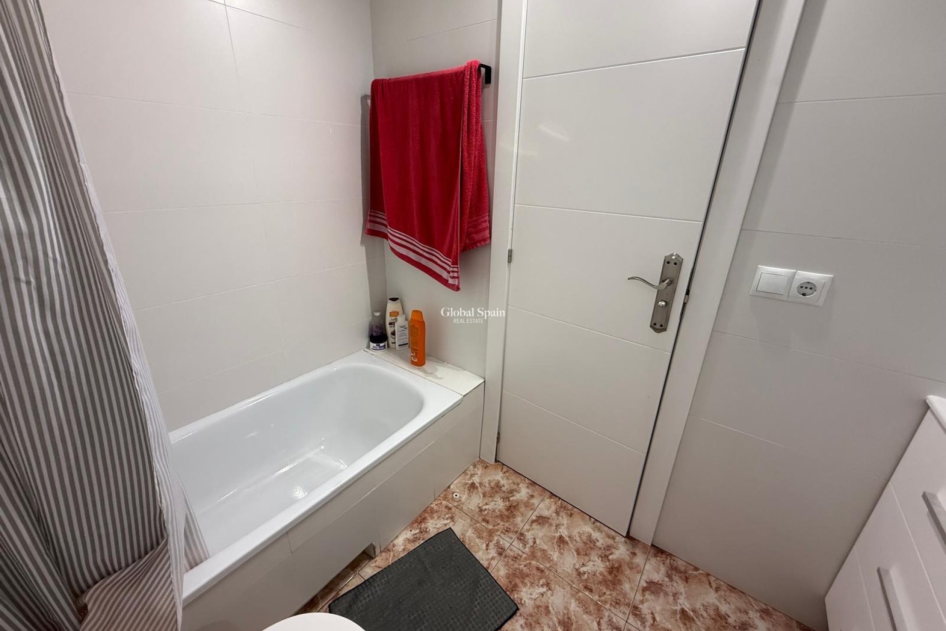 Revente - APPARTEMENT -
TORREVIEJA - Playa de los Locos
