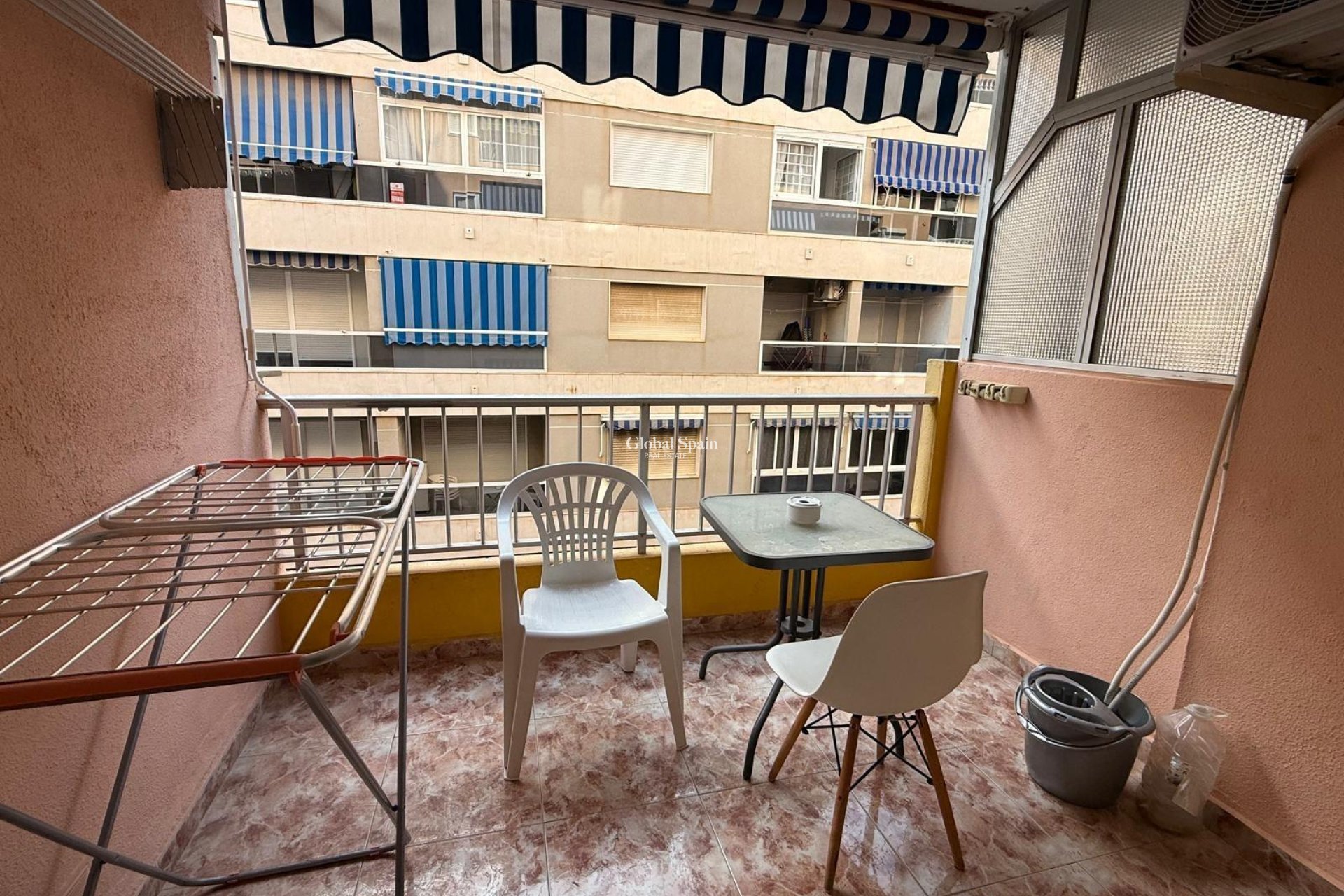 Revente - APPARTEMENT -
TORREVIEJA - Playa de los Locos