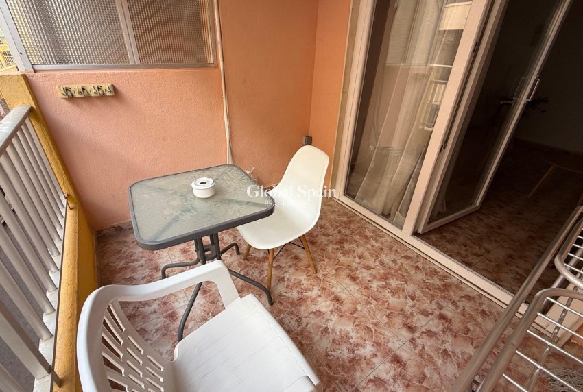Revente - APPARTEMENT -
TORREVIEJA - Playa de los Locos