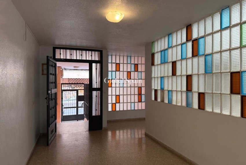 Revente - APPARTEMENT -
TORREVIEJA - Playa de los Locos