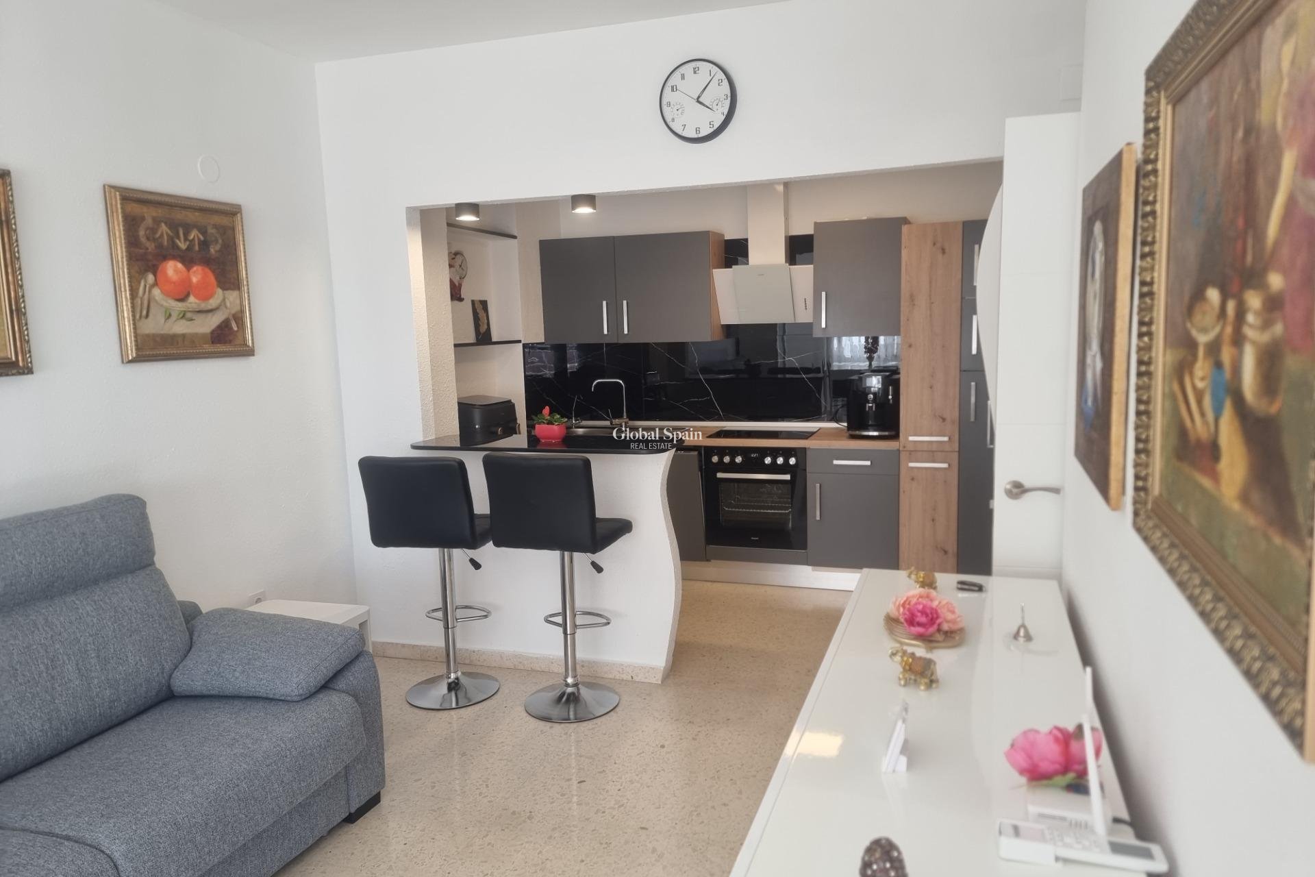Revente - APPARTEMENT -
TORREVIEJA - Playa de los Locos