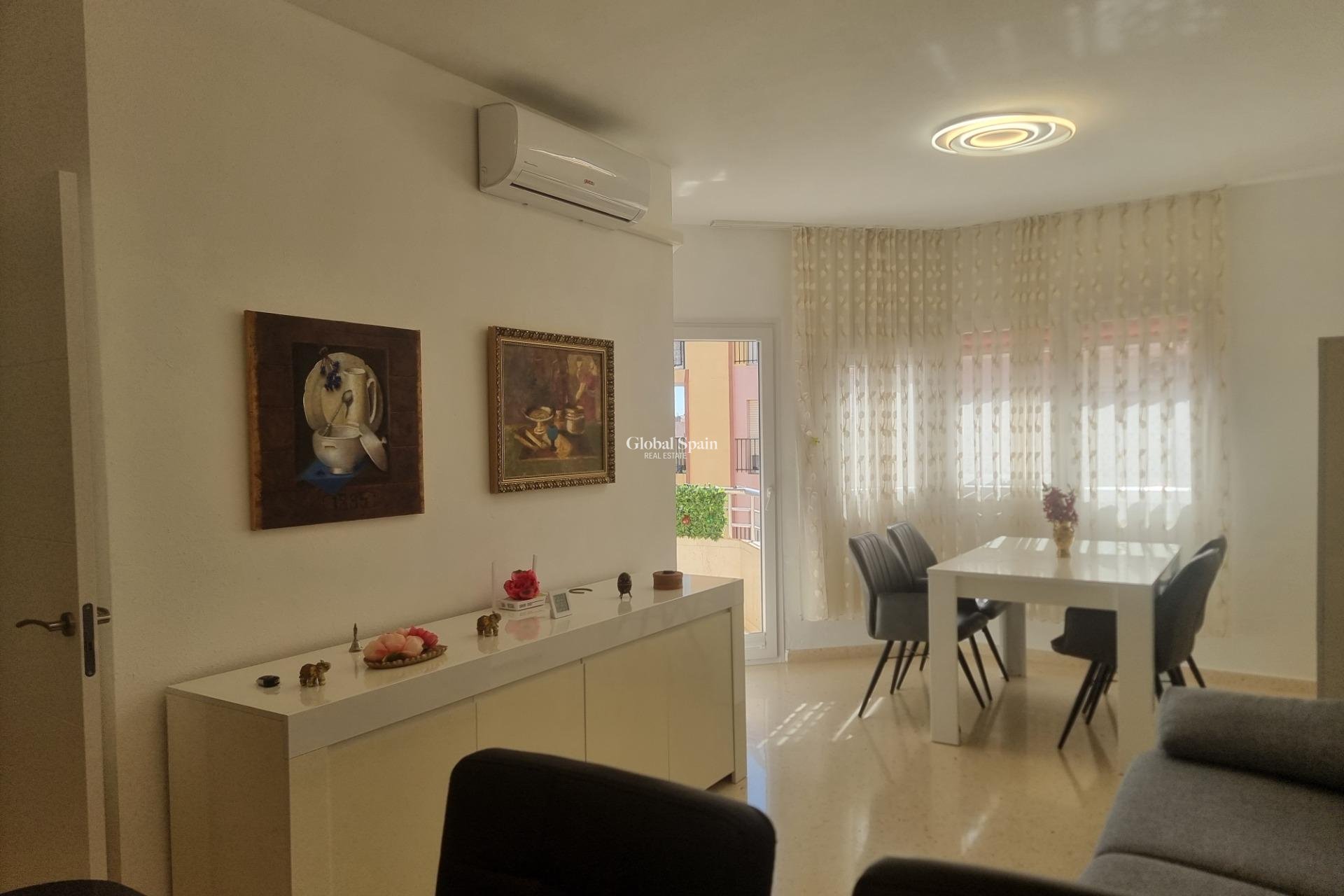 Revente - APPARTEMENT -
TORREVIEJA - Playa de los Locos